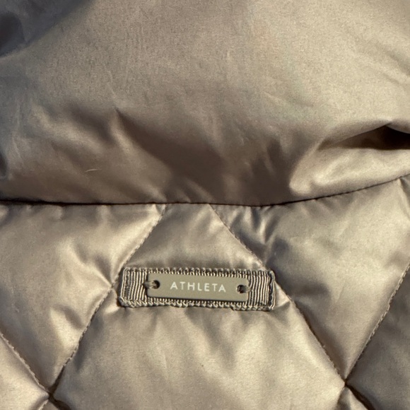 Athleta Quilted Vest in Taupe - Picture 3 of 4